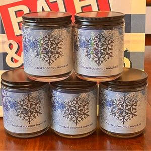 Bath And Body Works Frosted Coconut Snowball Single Wick Candle (price is for 1)